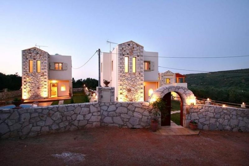 Spilia bei Kolymvari Kreta, Spilia: Drei schöne Villen in der grünsten Landschaft mit privaten Pools zu verkaufen Haus kaufen